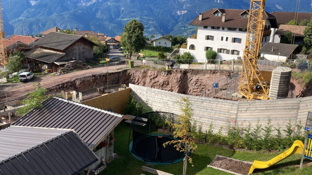 Baugrube des alten Moarhof-Hauses in Schlaneid